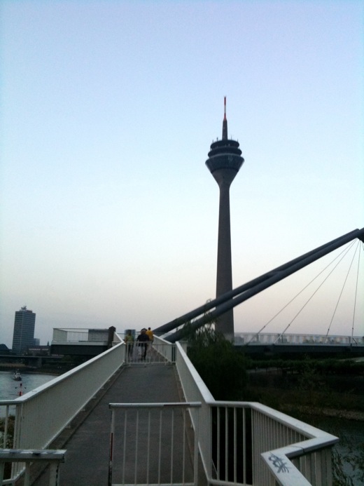 Brücke und Düsseldorfer Fernsehturm